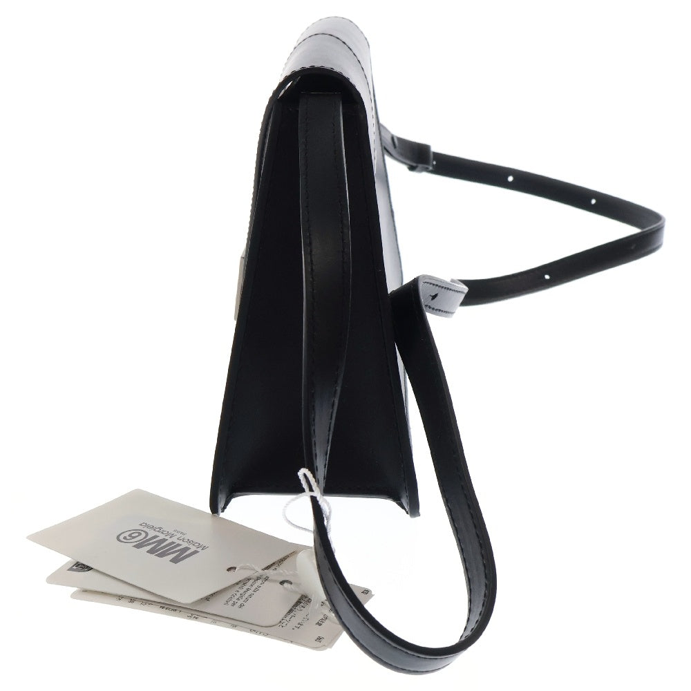 MM6 Maison Margiela(エムエムシックスメゾンマルジェラ) Japanese Flap Crossbody Bag ジャパニーズ フラップ クロスボディバッグ レザーショルダーバッグ ブラック SB5WG0012