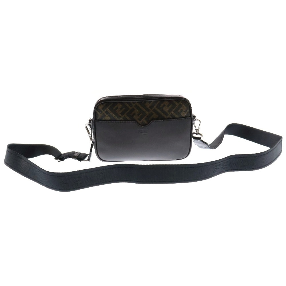FENDI(フェンディ) ダイアゴナル カメラケース FFキャンバス ロゴプリント モノグラム ズッカ ブラウンレザー ショルダーバッグ クラッチ セカンド ポーチ 斜め掛け 7M0286