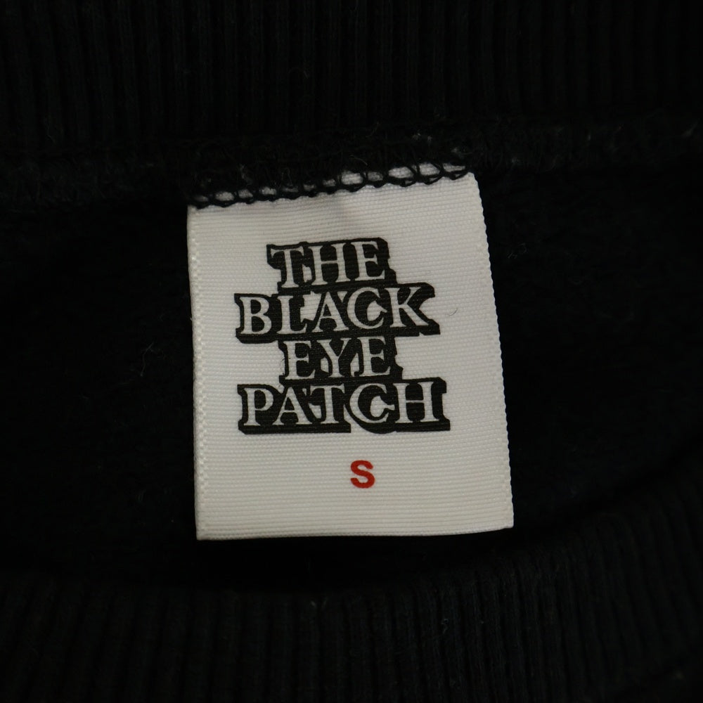 THE BLACK EYE PATCH(ブラックアイパッチ) ワンポイントロゴワッペン付き クルーネックスウェットトレーナー ブラック