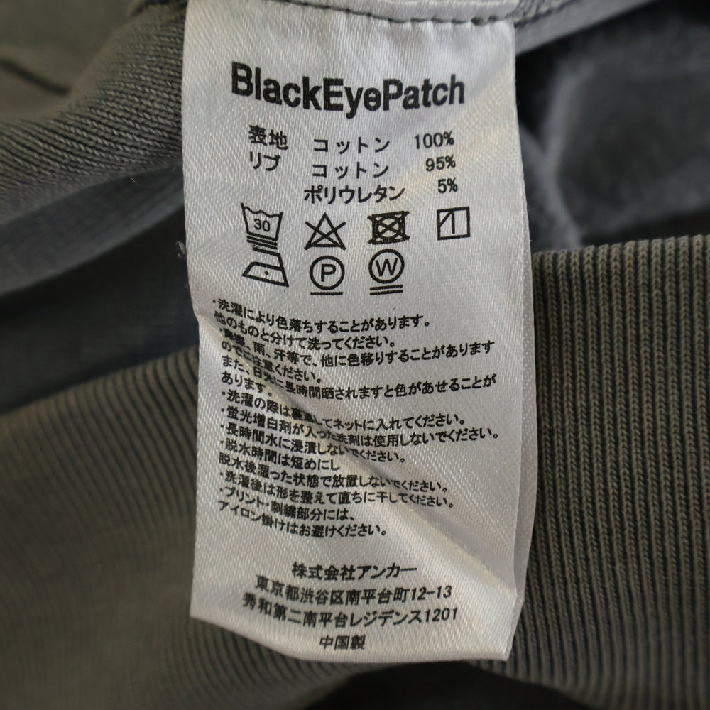 THE BLACK EYE PATCH(ブラックアイパッチ) ワンポイントロゴワッペン付き クルーネックスウェットトレーナー モクグレー