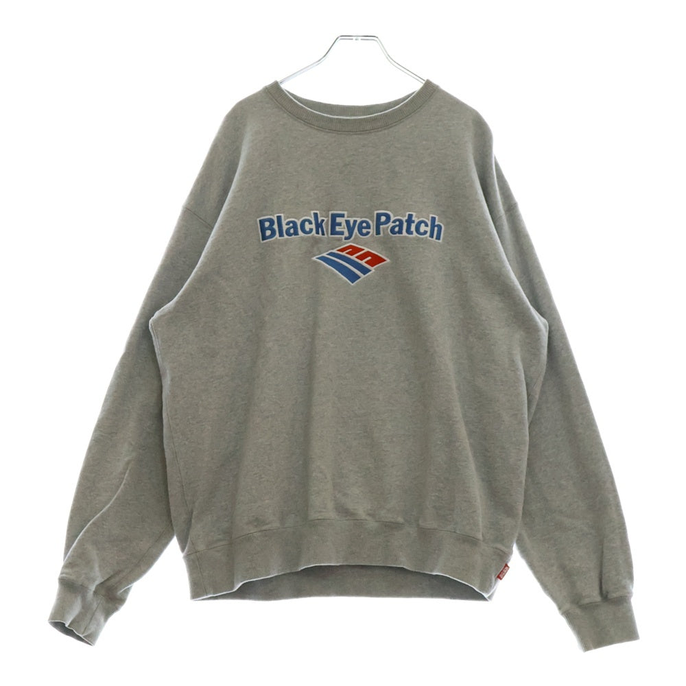 THE BLACK EYE PATCH(ブラックアイパッチ) FINANCAL LOGO CREWSWEAT ロゴ刺繍 クルーネックスウェットトレーナー グレー