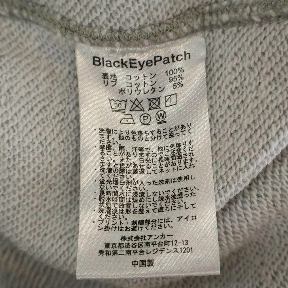 THE BLACK EYE PATCH(ブラックアイパッチ) FINANCAL LOGO CREWSWEAT ロゴ刺繍 クルーネックスウェットトレーナー グレー