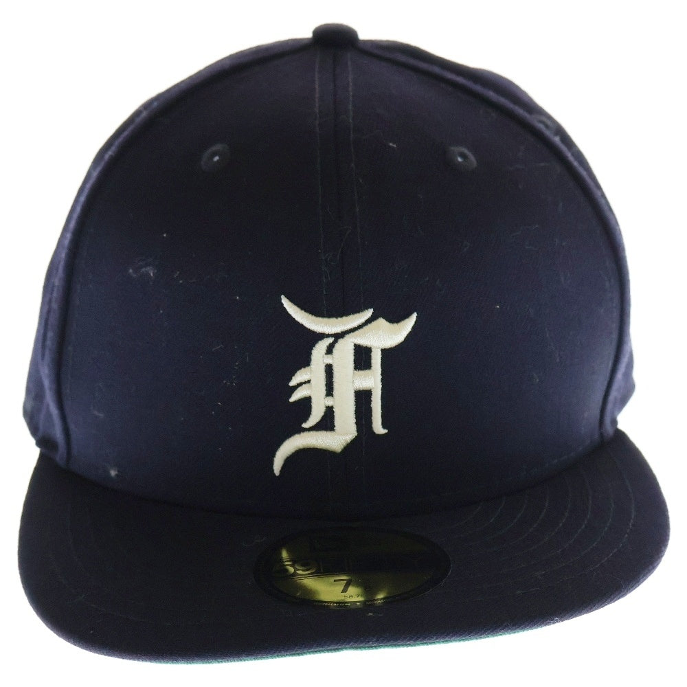 FEAR OF GOD ESSENTIALS(フィアオブゴッド エッセンシャルズ) ×NEW ERA Fitted Cap ニューエラ フィテッド ベースボールキャップ 帽子 ネイビー