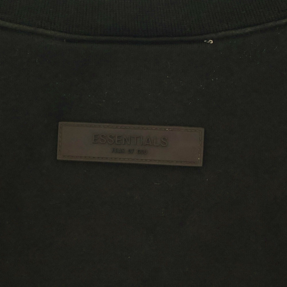 FEAR OF GOD ESSENTIALS(フィアオブゴッド エッセンシャルズ) フェルトロゴ クルーネック スウェット トレーナー ブラック