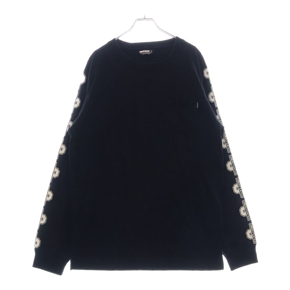 UNDEFEATED(アンディフィーテッド) スリーブロゴプリント ポケット付き クルーネック 長袖Tシャツ カットソー ブラック 514226