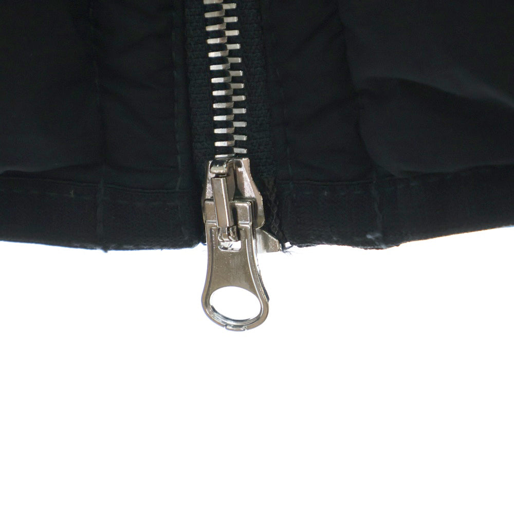 STONE ISLAND(ストーンアイランド) 23AW ロゴワッペン ジップアップ ナイロン ダウンジャケット ブラック 791544028