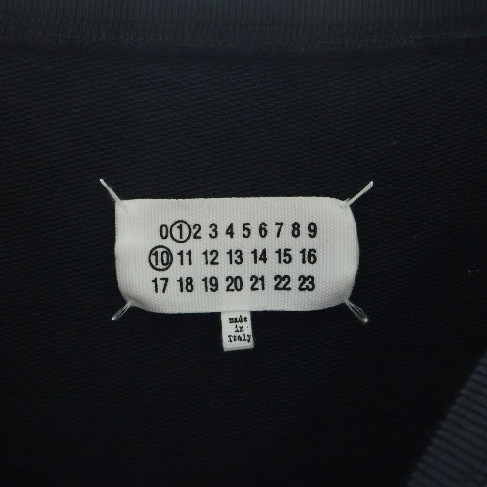 Maison Margiela(メゾンマルジェラ) ナンバリング フロント ロゴ刺繍 クルーネック スウェット トレーナー ブラック S50GU0208 S25520