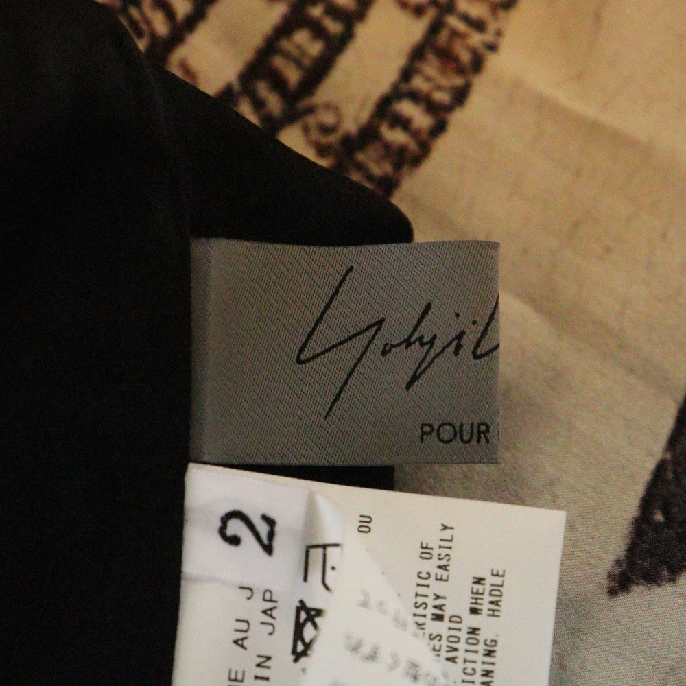 Yohji Yamamoto POUR HOMME(ヨウジヤマモト プールオム) 24SS young girl PB Portrait of Young Girl. プリント シルクサテン 衿角カンベルト付きブラウス ブラック HS-B49-408