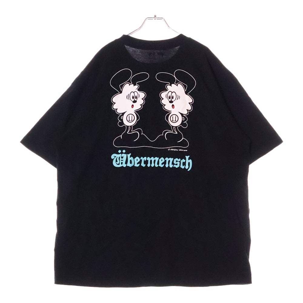 VERDY(ベルディ) ×G-DRAGON UBERMENSCH FAM VICK T-SHIRT ジードラゴン ウーバーメンシュ ファム ヴィック プリント クルーネック 半袖Tシャツ カットソー ブラック