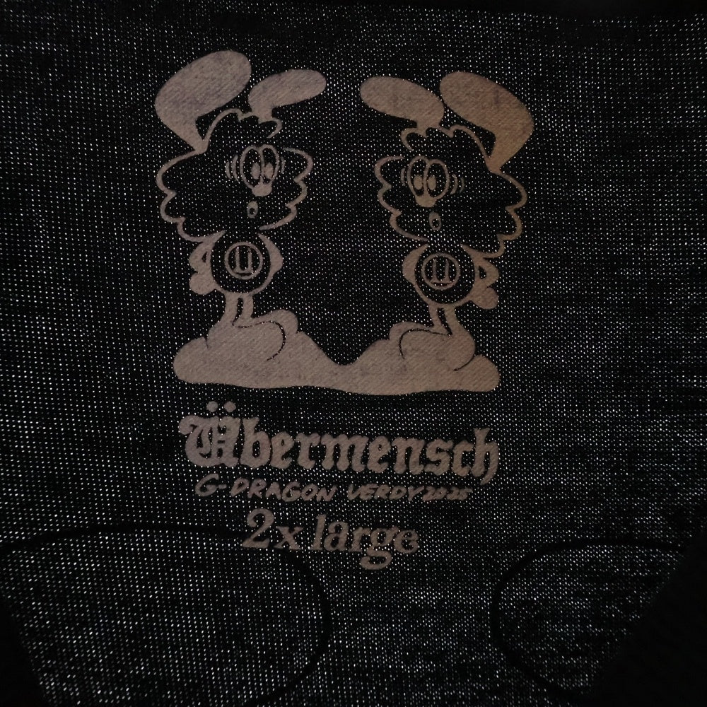 VERDY(ベルディ) ×G-DRAGON UBERMENSCH FAM VICK T-SHIRT ジードラゴン ウーバーメンシュ ファム ヴィック プリント クルーネック 半袖Tシャツ カットソー ブラック