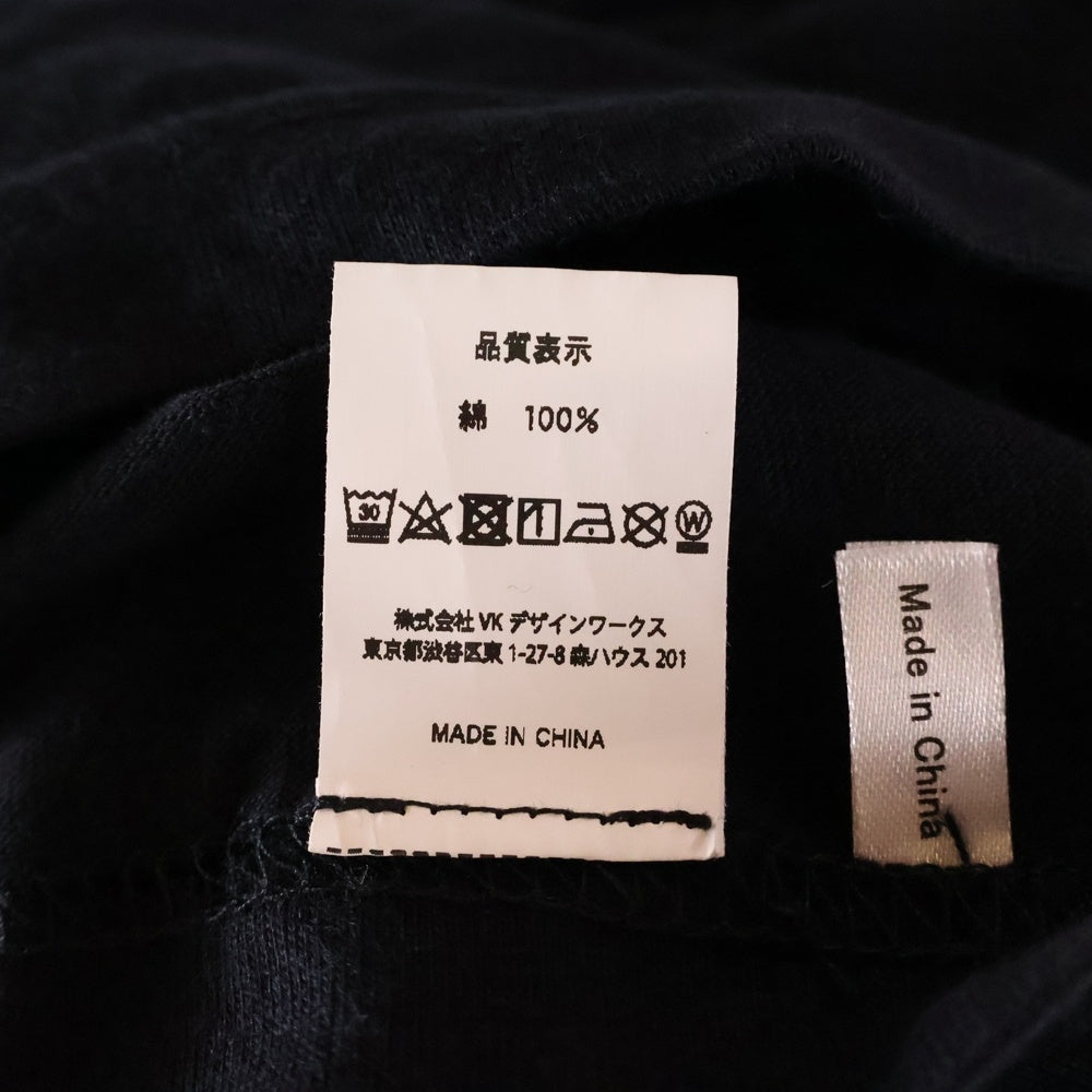 VERDY(ベルディ) ×G-DRAGON UBERMENSCH FAM VICK T-SHIRT ジードラゴン ウーバーメンシュ ファム ヴィック プリント クルーネック 半袖Tシャツ カットソー ブラック