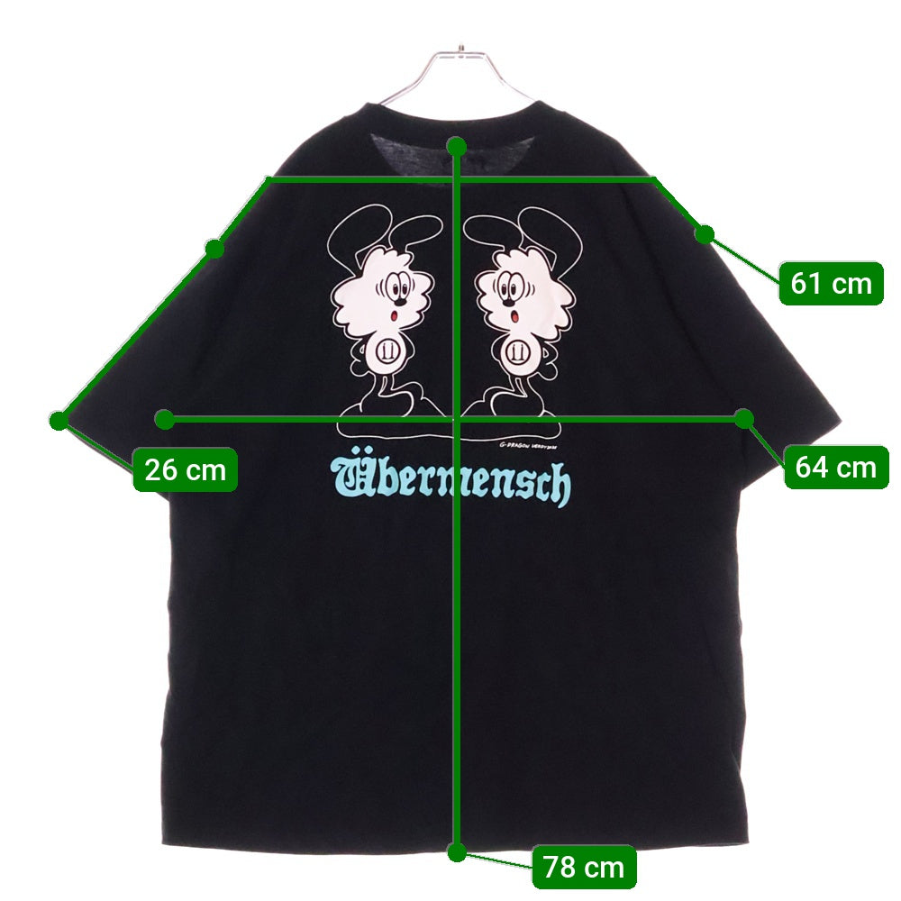 VERDY(ベルディ) ×G-DRAGON UBERMENSCH FAM VICK T-SHIRT ジードラゴン ウーバーメンシュ ファム ヴィック プリント クルーネック 半袖Tシャツ カットソー ブラック