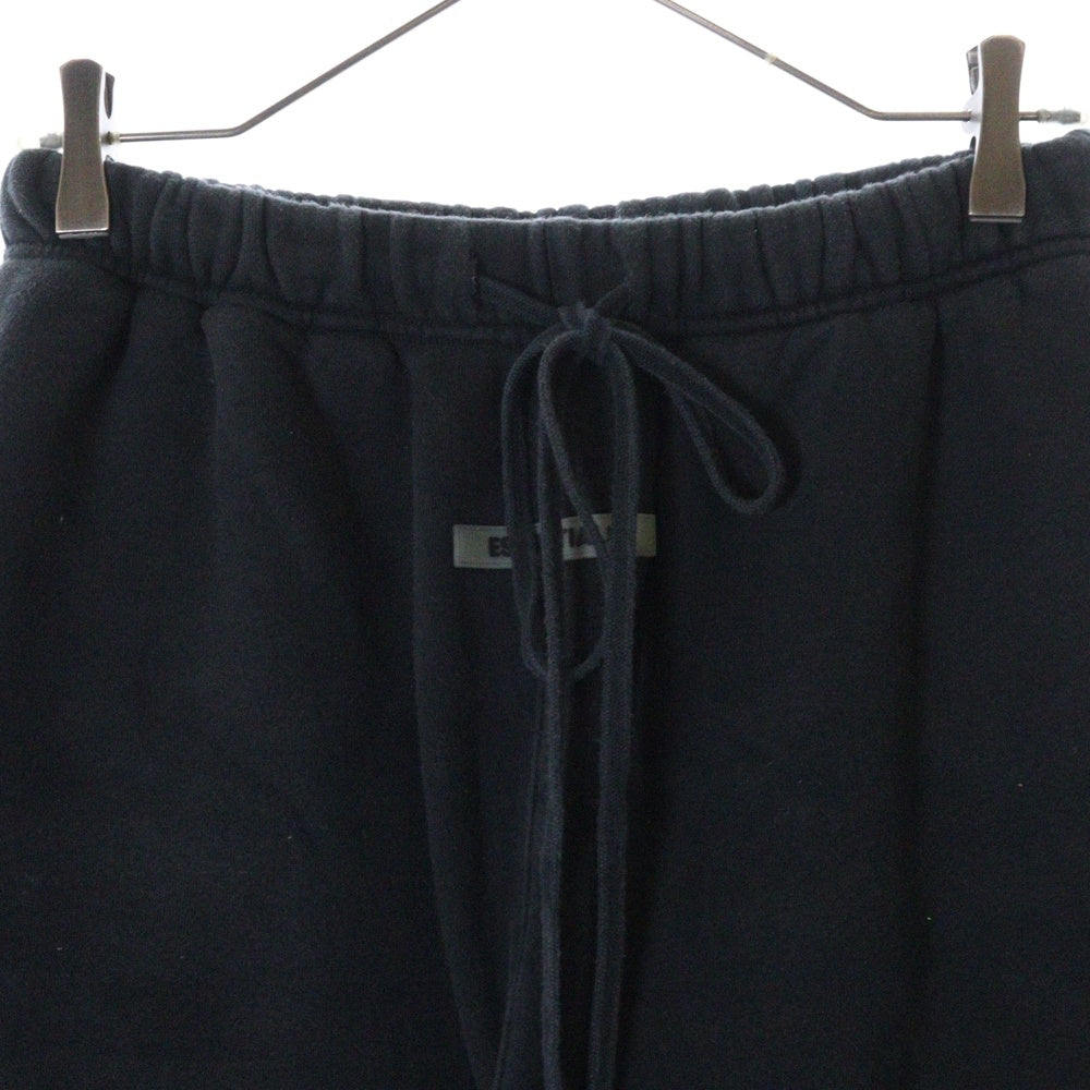 FEAR OF GOD ESSENTIALS(フィアオブゴッド エッセンシャルズ) フロントラバーロゴ スウェット ショーツ ショート ハーフパンツ ブラック