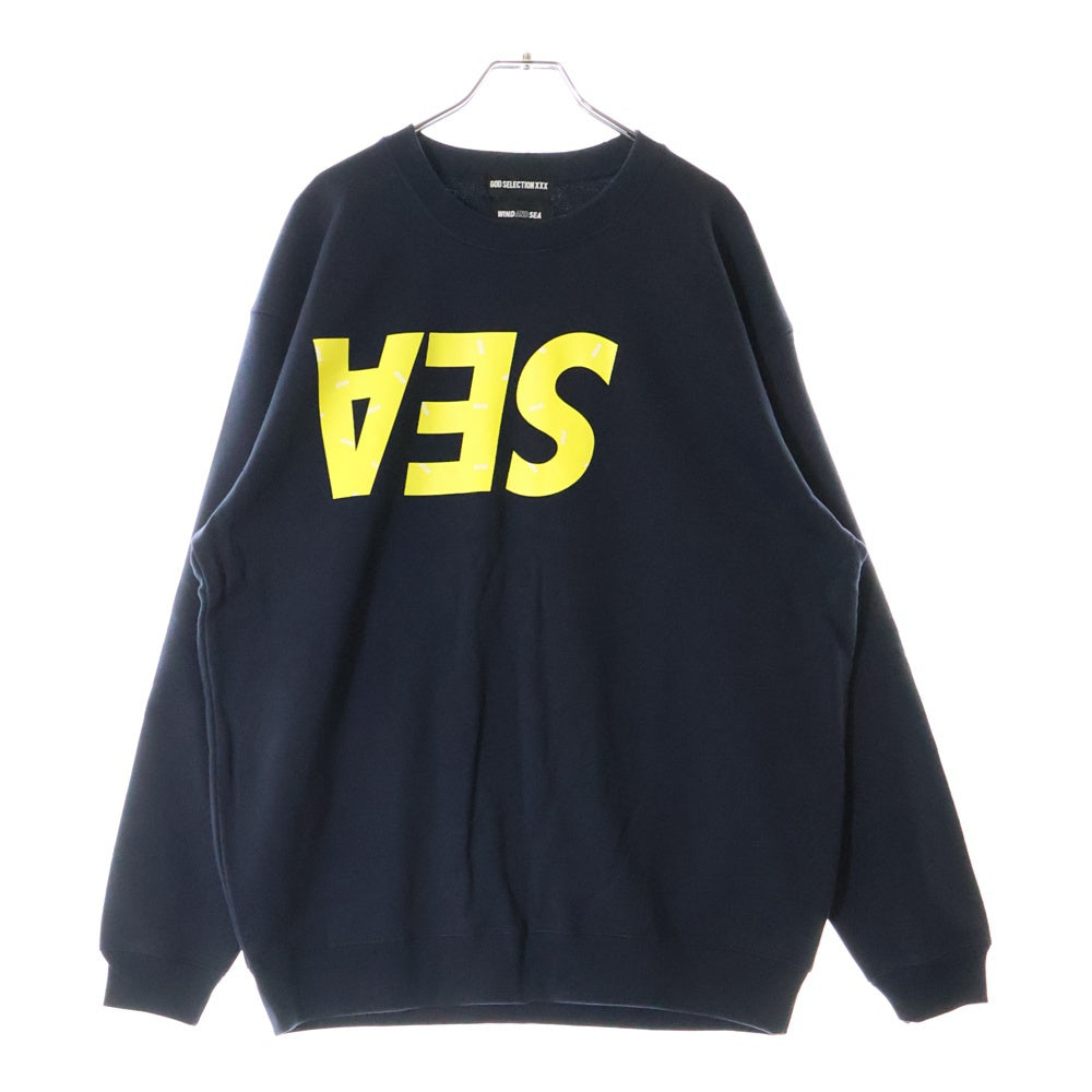 GOD SELECTION XXX(ゴッドセレクショントリプルエックス) 21AW×WIND AND SEA ロゴプリント クルーネックスウェット トレーナー ネイビー/イエロー GX-A21-WSCS-05