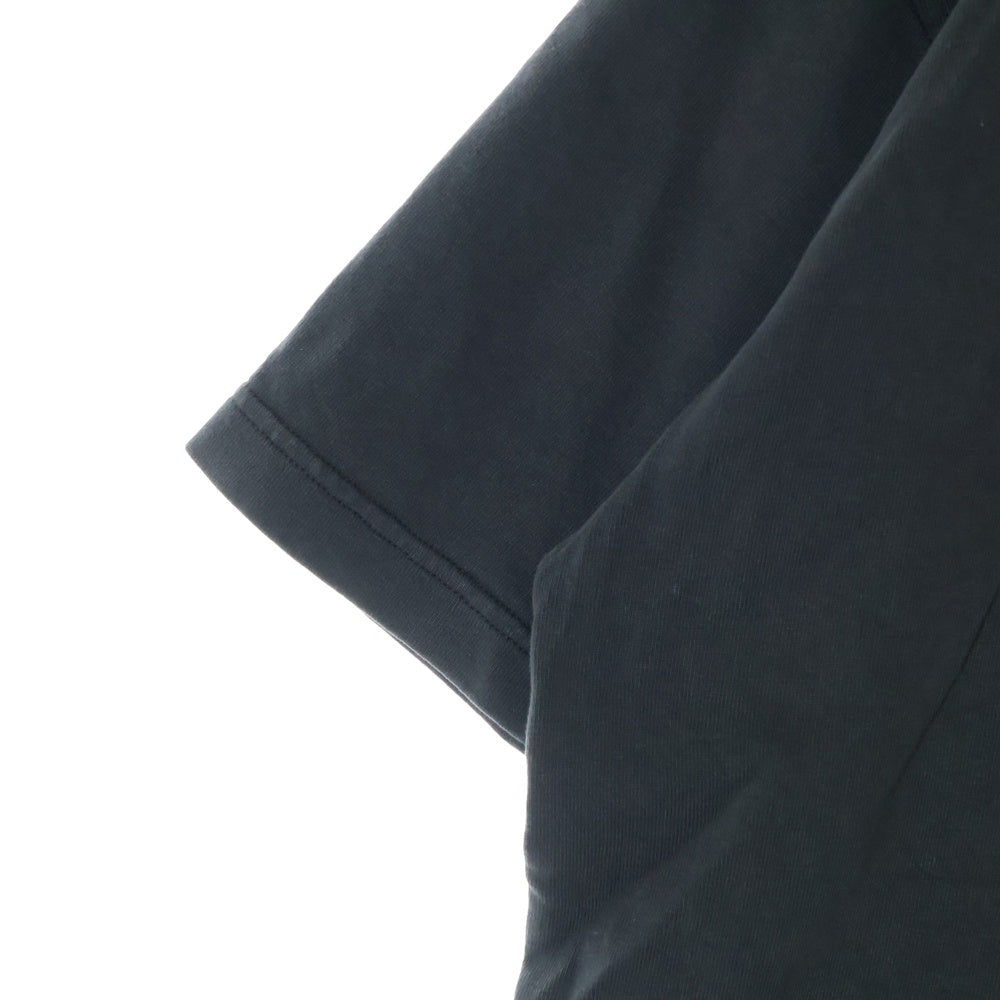 STONE ISLAND(ストーンアイランド) 25SS Pocket Detail Logo T-Shirt ポケット ディティール ロゴプリント クルーネック 半袖Tシャツカットソー チャコールグレー 811521079