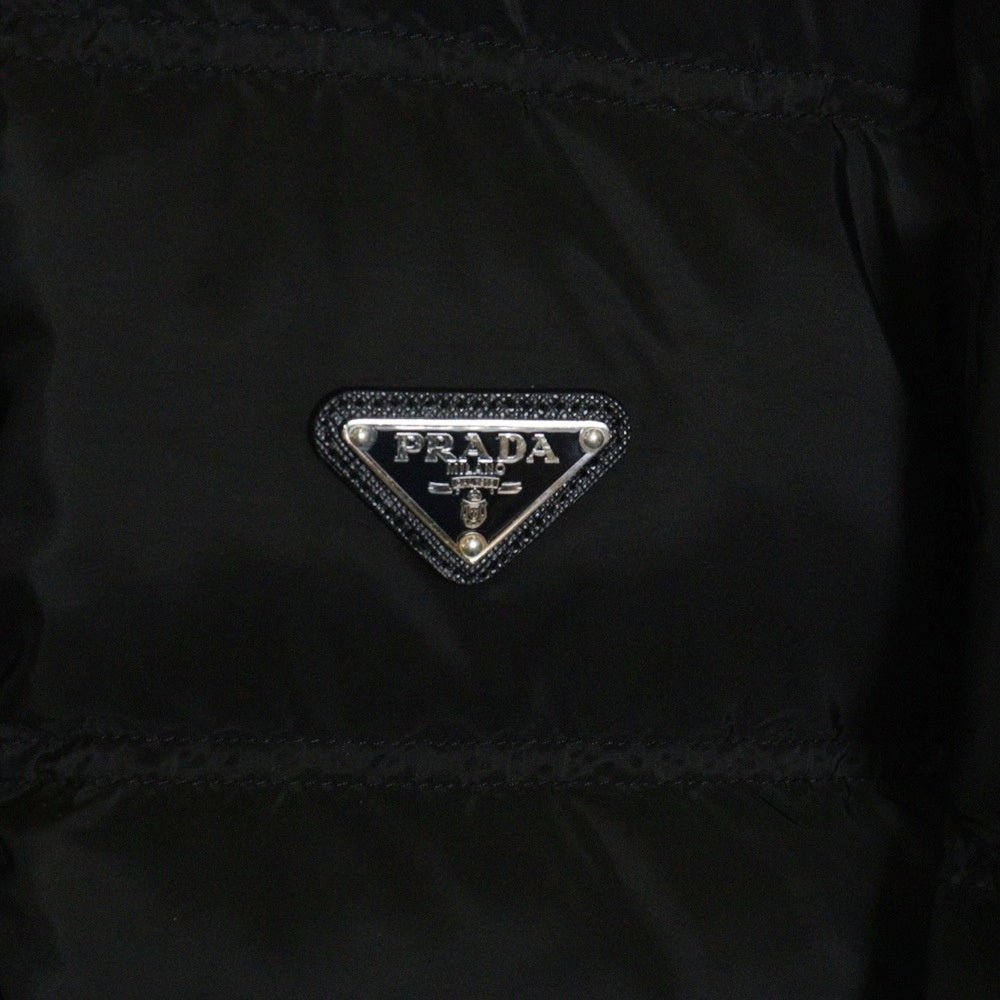 PRADA(プラダ) 24AW トライアングルロゴプレート ジップアップ ダウンジャケット ブラック SGH070 R232 1060