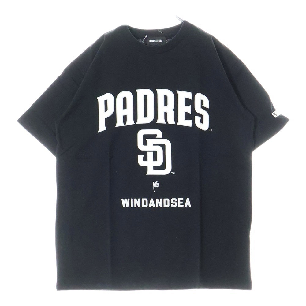 WIND AND SEA(ウィンダンシー) ×MLB SAN DIEGO PADRES PADRES LOGO TEE サンディエゴ パドレス パドレス フロントロゴ クルーネック半袖Tシャツ ブラック WDS-C-MLBP-23-AP-Q2-08