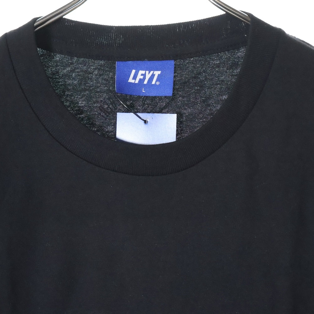 LFYT(エルエフワイティー) FRENCH REVOLUTION LAFAYETTE LOGO TEE フレンチ レボリューション ラファイエット フロントロゴプリント クルーネック半袖Tシャツ ブラック LS210101
