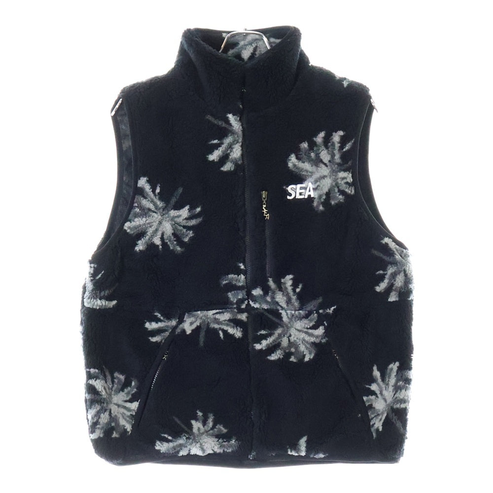 WIND AND SEA(ウィンダンシー) WDS PALM TREE PATTERN FLEECE VEST パームツリーパターン フロントロゴ刺繍 総柄 フリースベスト ブラック/ホワイト WDS-O-PMT-23-Q2-JK-03
