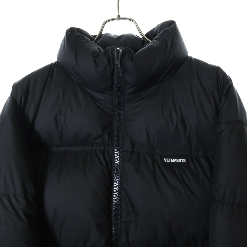VETEMENTS(ヴェトモン) 21AW LOGO PUFFER JACKET フロントラバーロゴ バック刺繍 ダウンジャケット ブラック UA52A550B