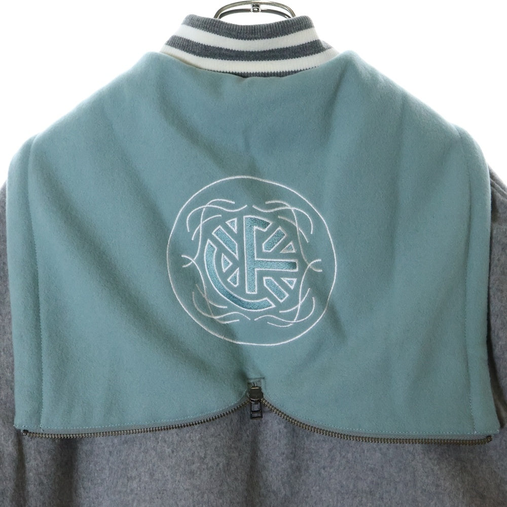 FACETASM(ファセッタズム) 23SS HOODED STADIUM JACKET サイドパッチ ジップフーデッド スタジアムジャケット グレー/ブルー MKS-JK-M06
