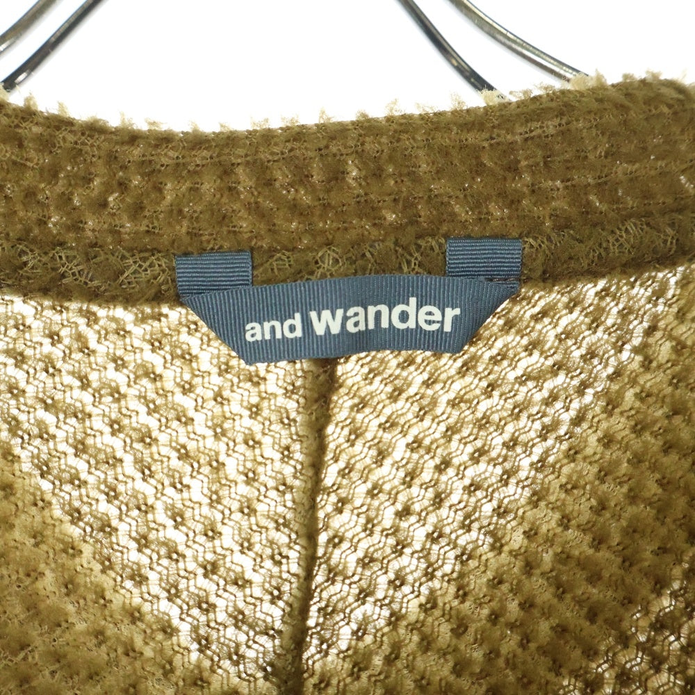 and wander(アンドワンダー) 23AW ×ALPHA DIRECT KNIT PULLOVER アルファダイレクト フロントポケット Vネック ニットセーター カーキ 574-3244024