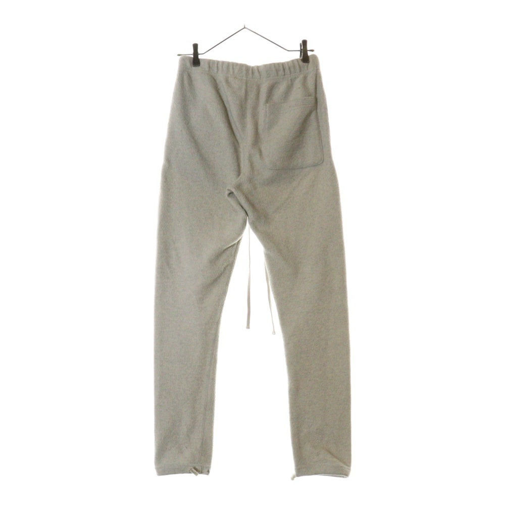 FEAR OF GOD ESSENTIALS(フィアオブゴッド エッセンシャルズ) ラバーロゴ ドローコード フリース スウェットパンツ グレー