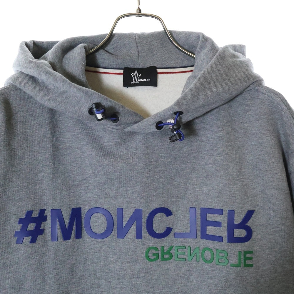 MONCLER GRENOBLE(モンクレールグルノーブル) 24AW MAGLIA CON CAPPUCCIO マグリア ラバーロゴ スウェット プルオーバーパーカー グレー J20978G00027 80451