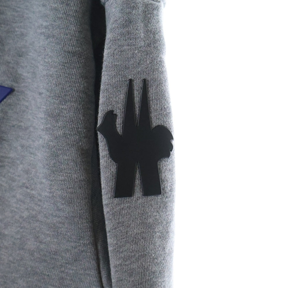 MONCLER GRENOBLE(モンクレールグルノーブル) 24AW MAGLIA CON CAPPUCCIO マグリア ラバーロゴ スウェット プルオーバーパーカー グレー J20978G00027 80451