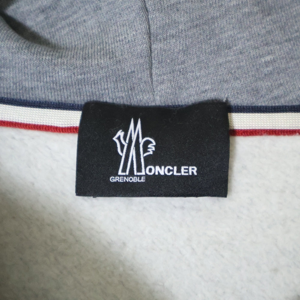 MONCLER GRENOBLE(モンクレールグルノーブル) 24AW MAGLIA CON CAPPUCCIO マグリア ラバーロゴ スウェット プルオーバーパーカー グレー J20978G00027 80451