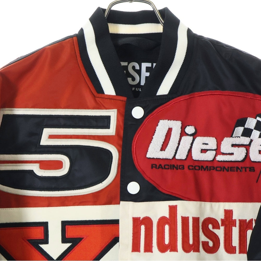 DIESEL(ディーゼル) 21AW J-BULC-PATCH JACKET ロゴ刺繍総柄 スナップボタン 中綿 ボンバージャケット スタジャン ブルゾン ブラック/レッド A04982