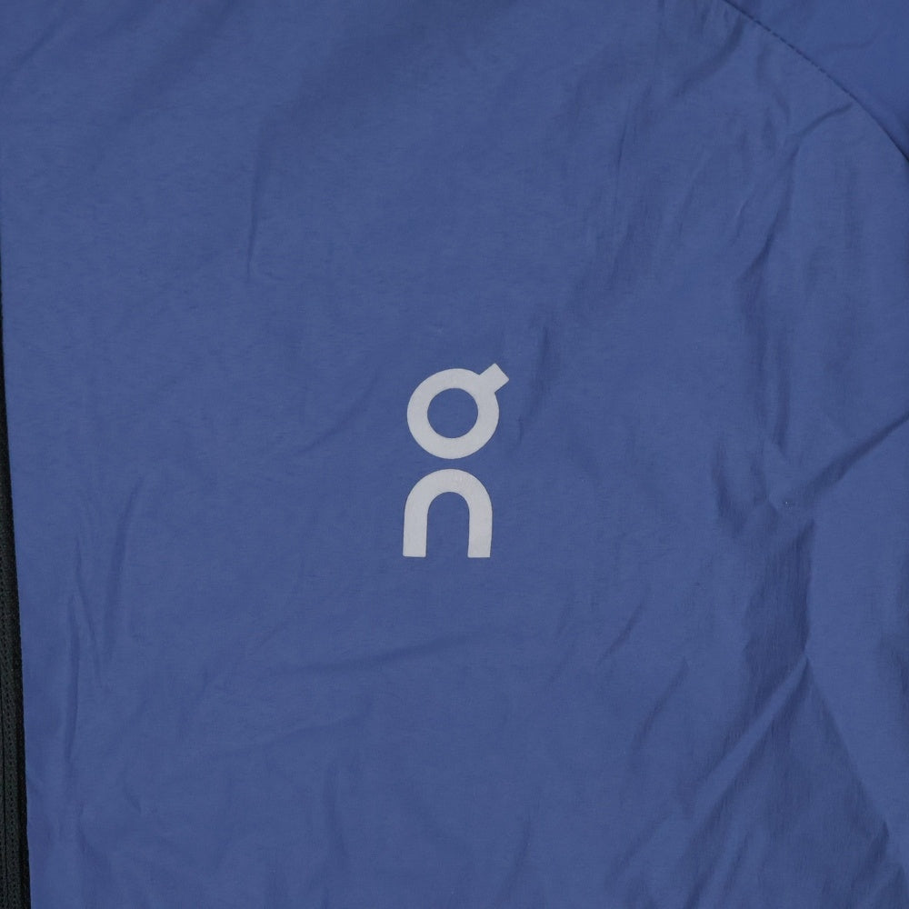 On(オン) CORE JACKET ロゴプリント ジップポケット フーデッドナイロンジャケット ブルー 1ME10330133