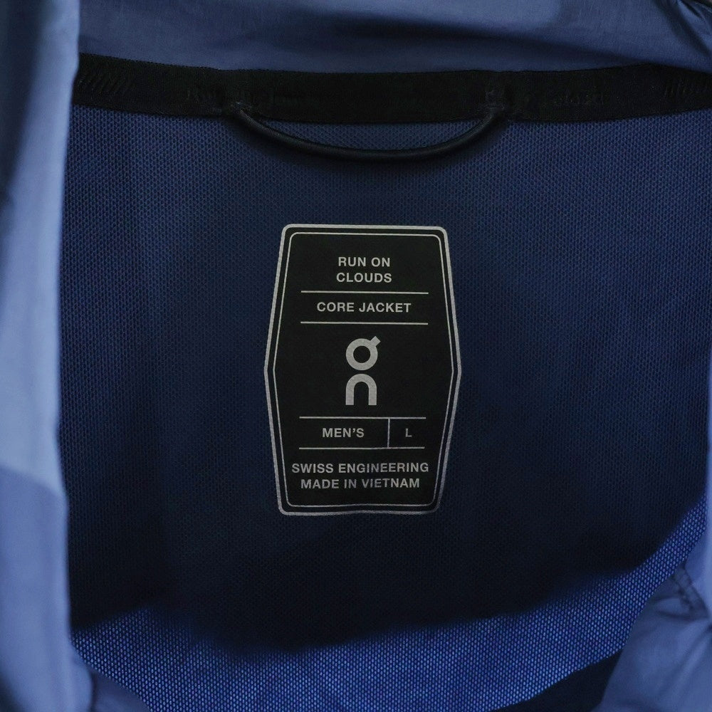 On(オン) CORE JACKET ロゴプリント ジップポケット フーデッドナイロンジャケット ブルー 1ME10330133