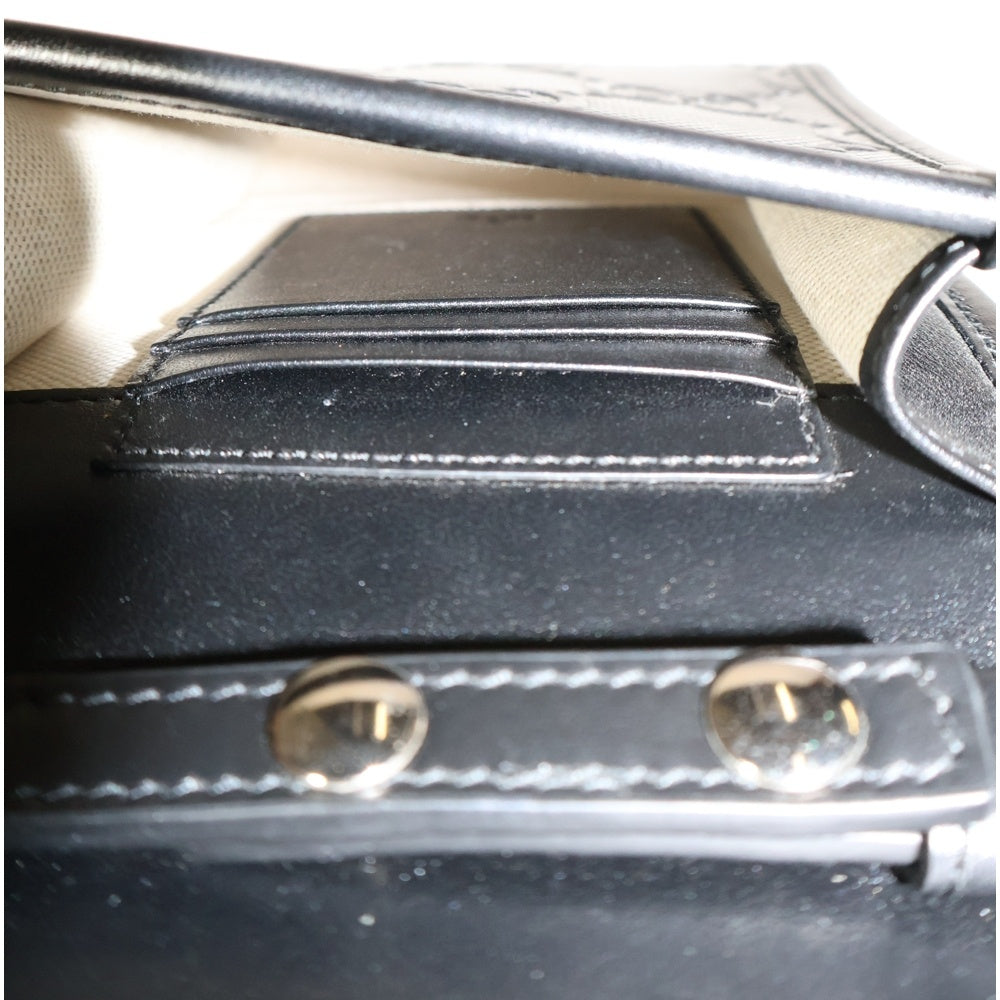 GUCCI(グッチ) GGエンボス レザー ショルダーバッグ ブラック 625571