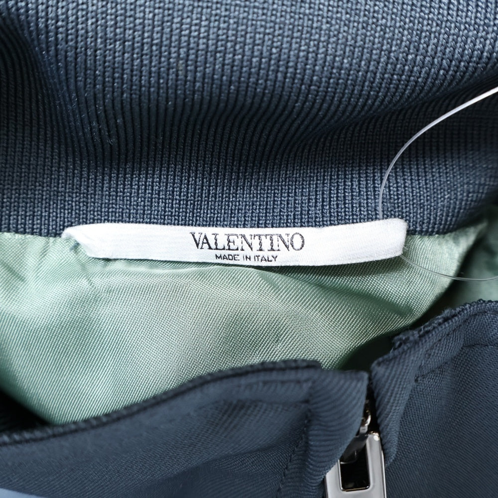 VALENTINO(ヴァレンティノ) ポリエステル スリーブロゴ ジップアップ ジャケット ブルゾン グレー SV3CIE565AM