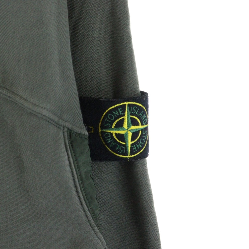 STONE ISLAND(ストーンアイランド) 24SS ワッペンロゴ ナイロン切替 クルーネック スウェット トレーナー カーキ 801560154