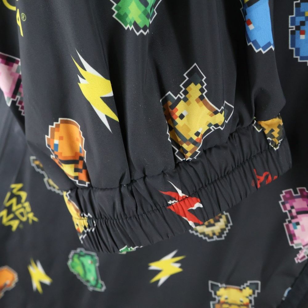 MARK&LONA(マークアンドロナ) 20AW ×Pokemon Golf Pleasures Hooded Zip Jacket ポケモン 総柄 ゴルフ プレジャーズ ジップアップ フーデッド ジャケット ブラック MAM-OC-AD01