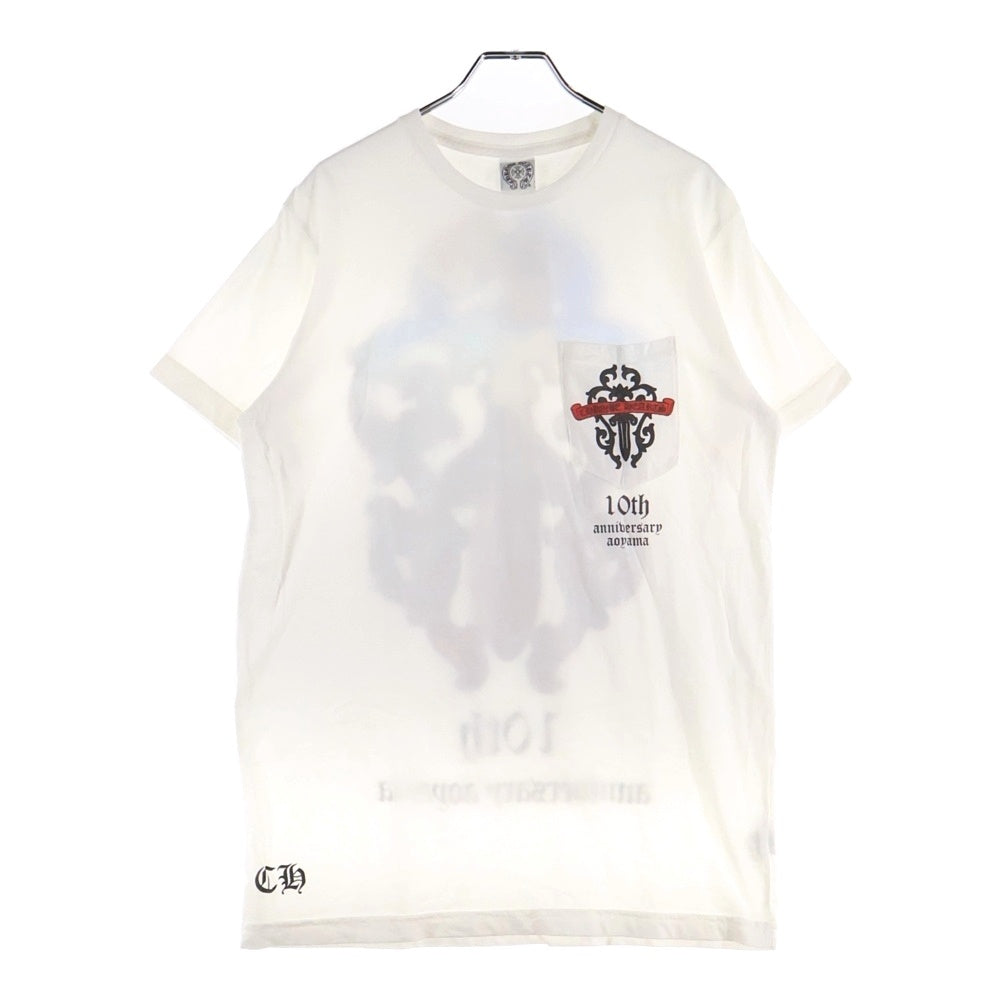 CHROME HEARTS(クロムハーツ) 10TH anniversary AOYAMA DAGGER S/S TEE 10周年限定 バックダガー ロゴプリント 半袖Tシャツ カットソー ホワイト