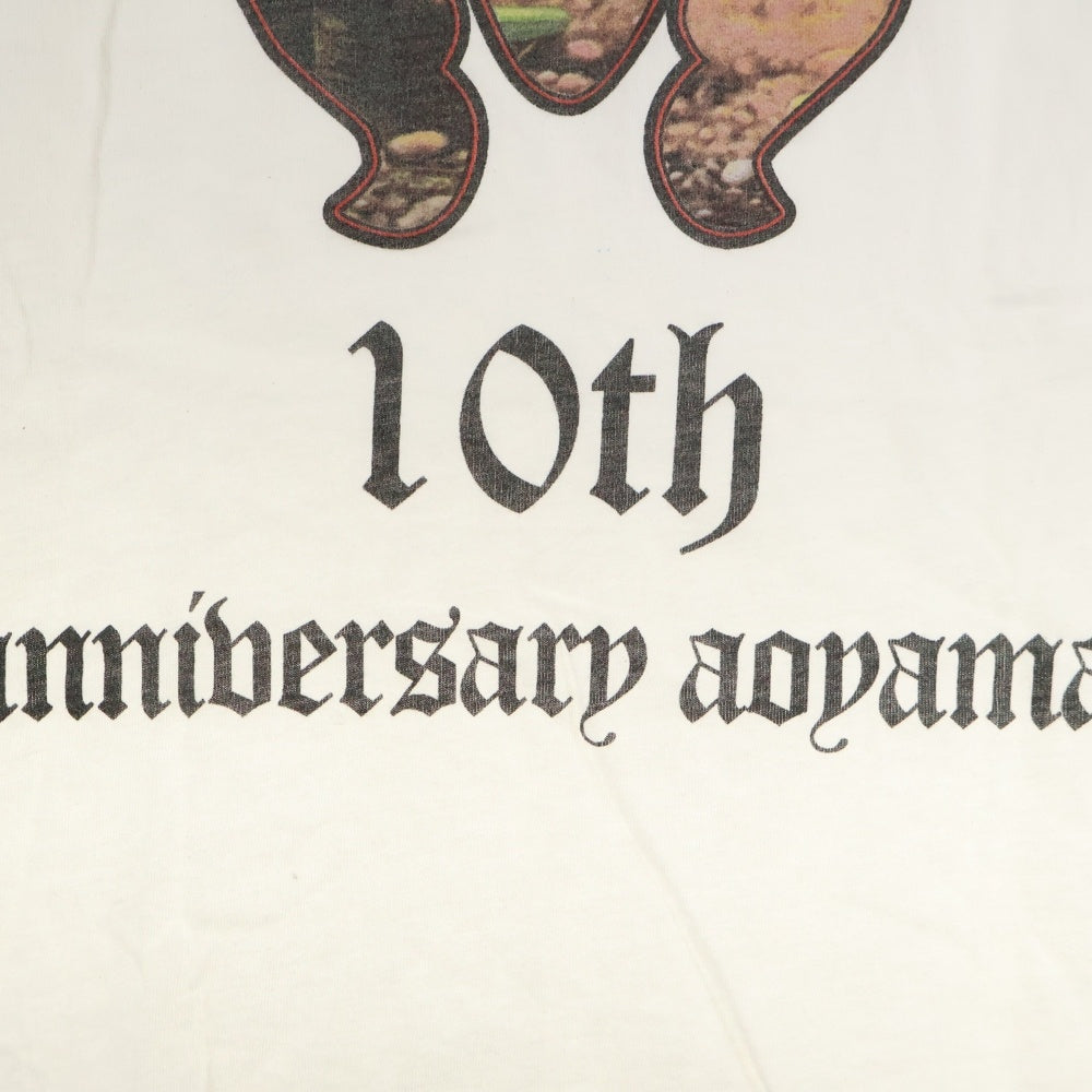 CHROME HEARTS(クロムハーツ) 10TH anniversary AOYAMA DAGGER S/S TEE 10周年限定 バックダガー ロゴプリント 半袖Tシャツ カットソー ホワイト