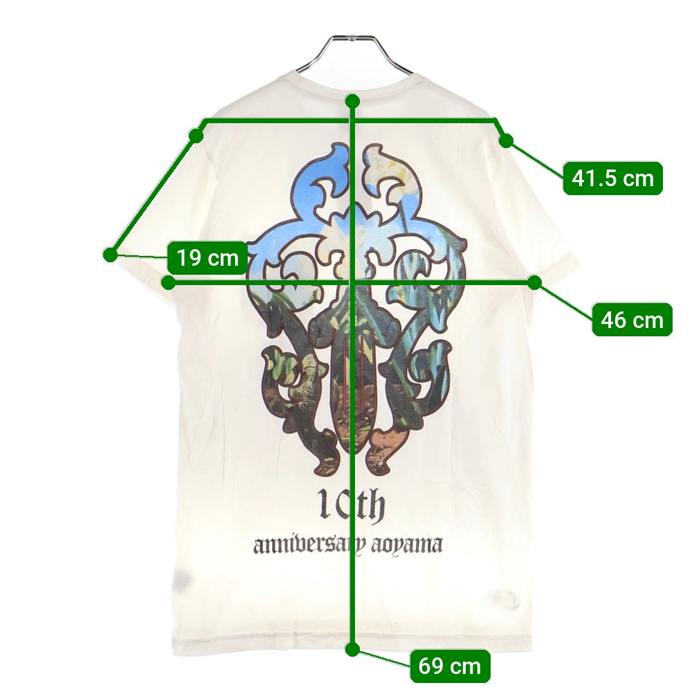 CHROME HEARTS(クロムハーツ) 10TH anniversary AOYAMA DAGGER S/S TEE 10周年限定 バックダガー ロゴプリント 半袖Tシャツ カットソー ホワイト