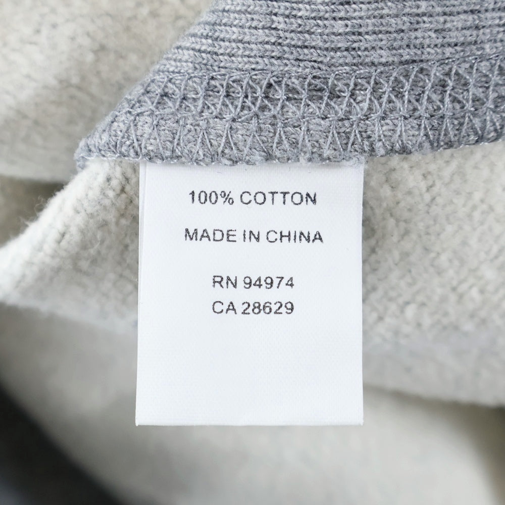 UNDEFEATED(アンディフィーテッド) フロント プリント クルーネック スウェットトレーナー 長袖 グレー B5018089