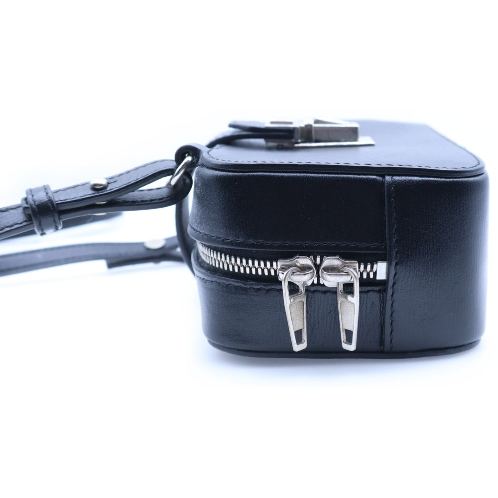 BALENCIAGA(バレンシアガ) タック レザー スクエア ショルダーバッグ ブラック 637881