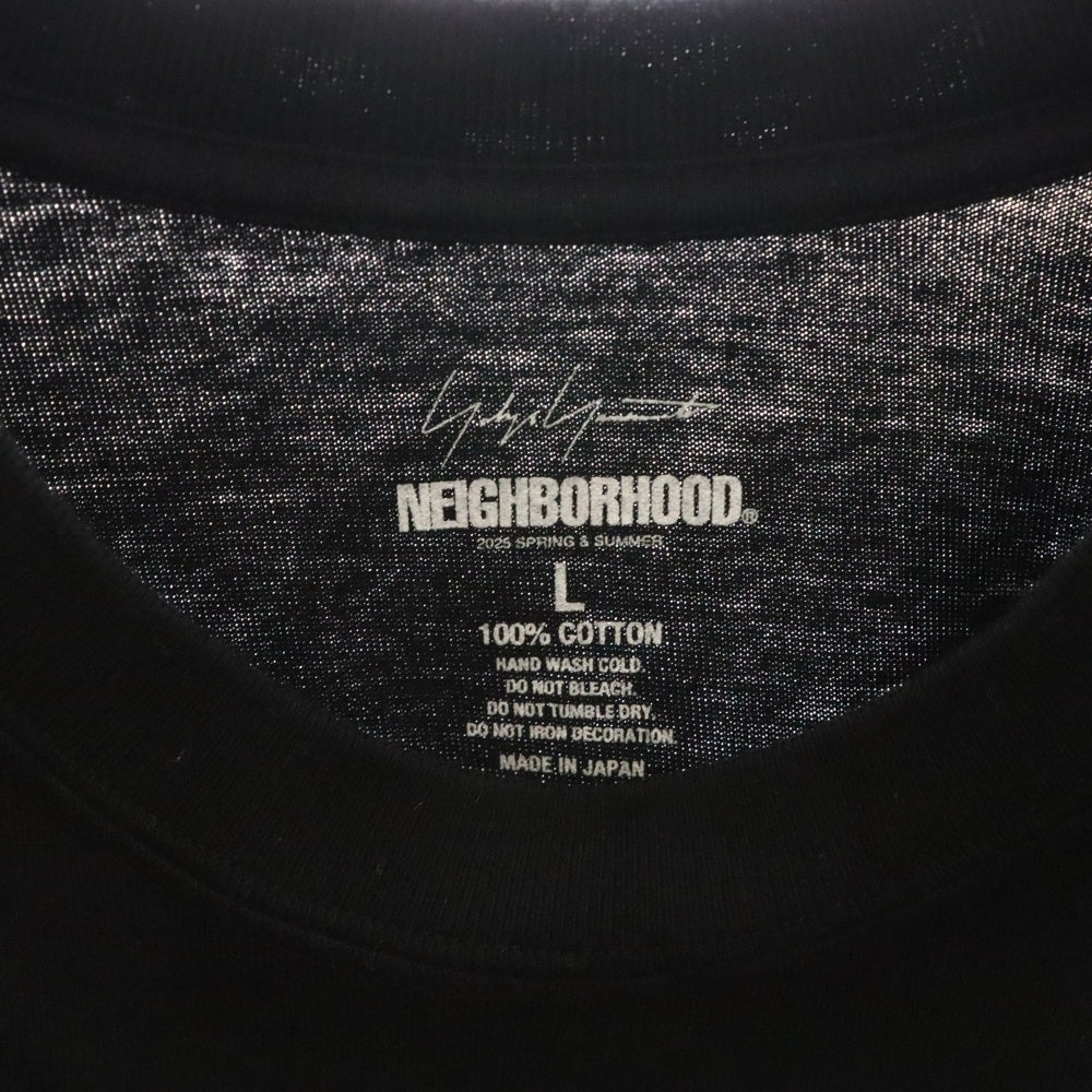 NEIGHBORHOOD(ネイバーフッド) 25SS×Yohji Yamamoto ヨウジヤマモト ロゴプリント コットン 半袖Tシャツ ブラック HP-T90-997
