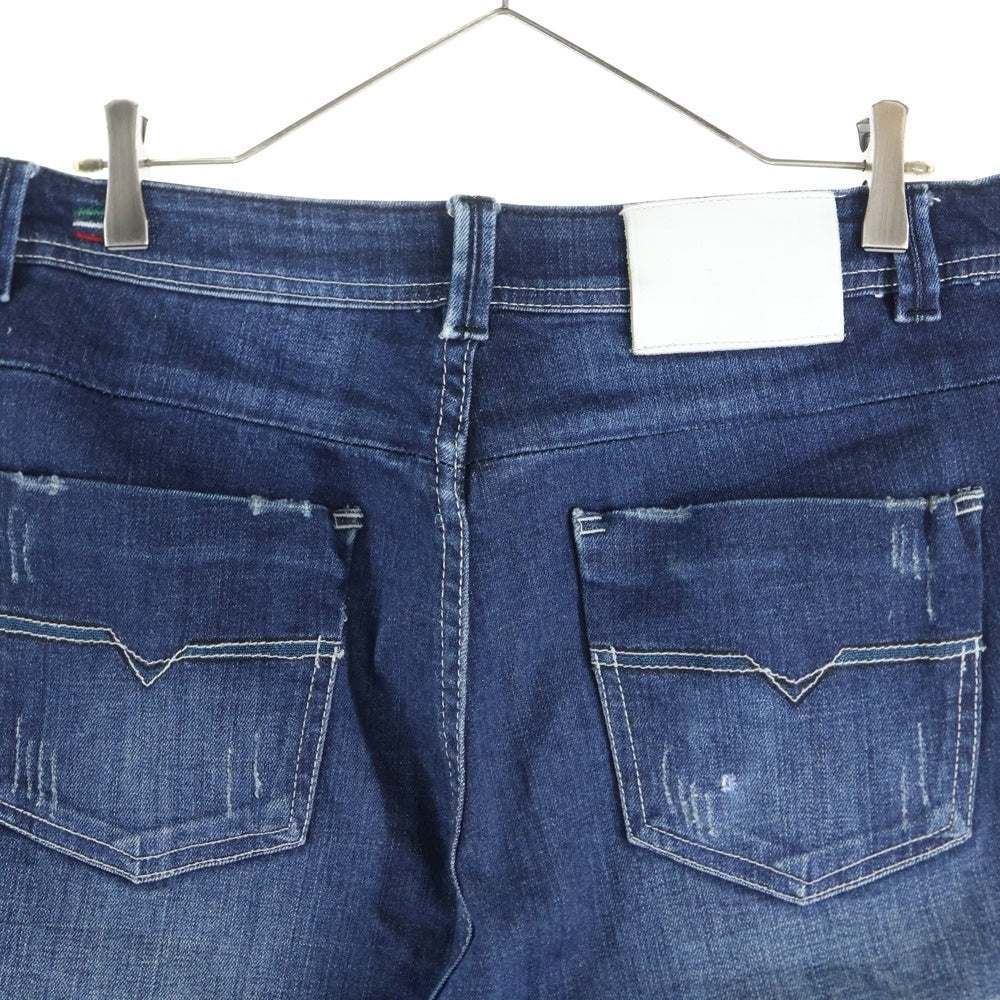 DIESEL(ディーゼル) バックホワイトレザーパッチ ボタンフライ ストレートデニムパンツ インディゴ