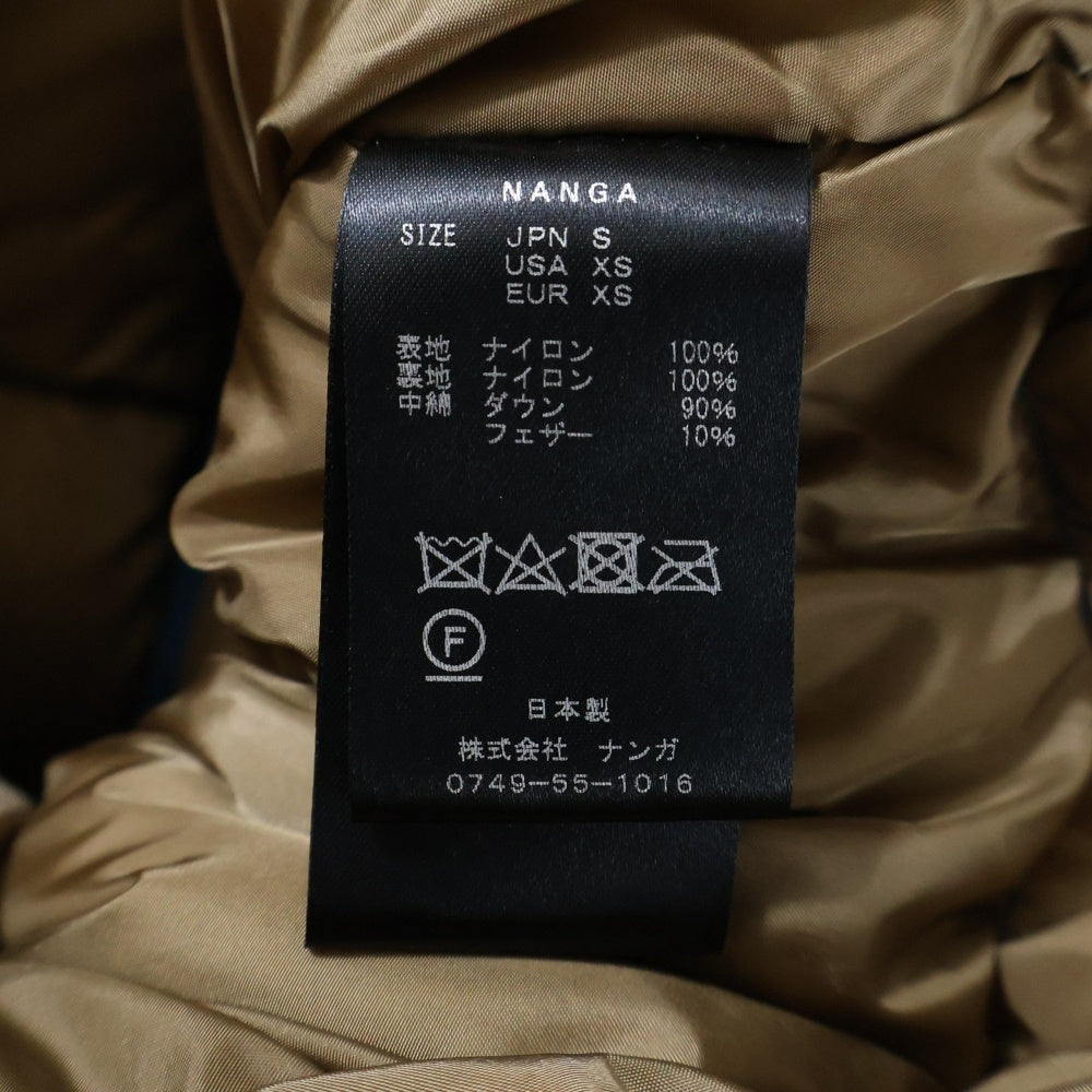 NANGA(ナンガ) AURORA STAND DOWN JACKET フロントロゴプリント オーロラ スタンド ダウンジャケット ブルー