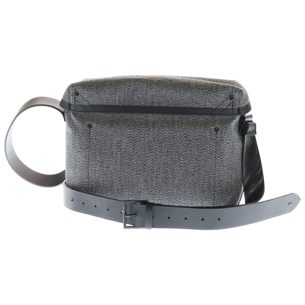 Maison Margiela 11(メゾンマルジェラ11) 22SS カメラ メッセンジャーバッグ ショルダーバッグ グレー S55WG0130