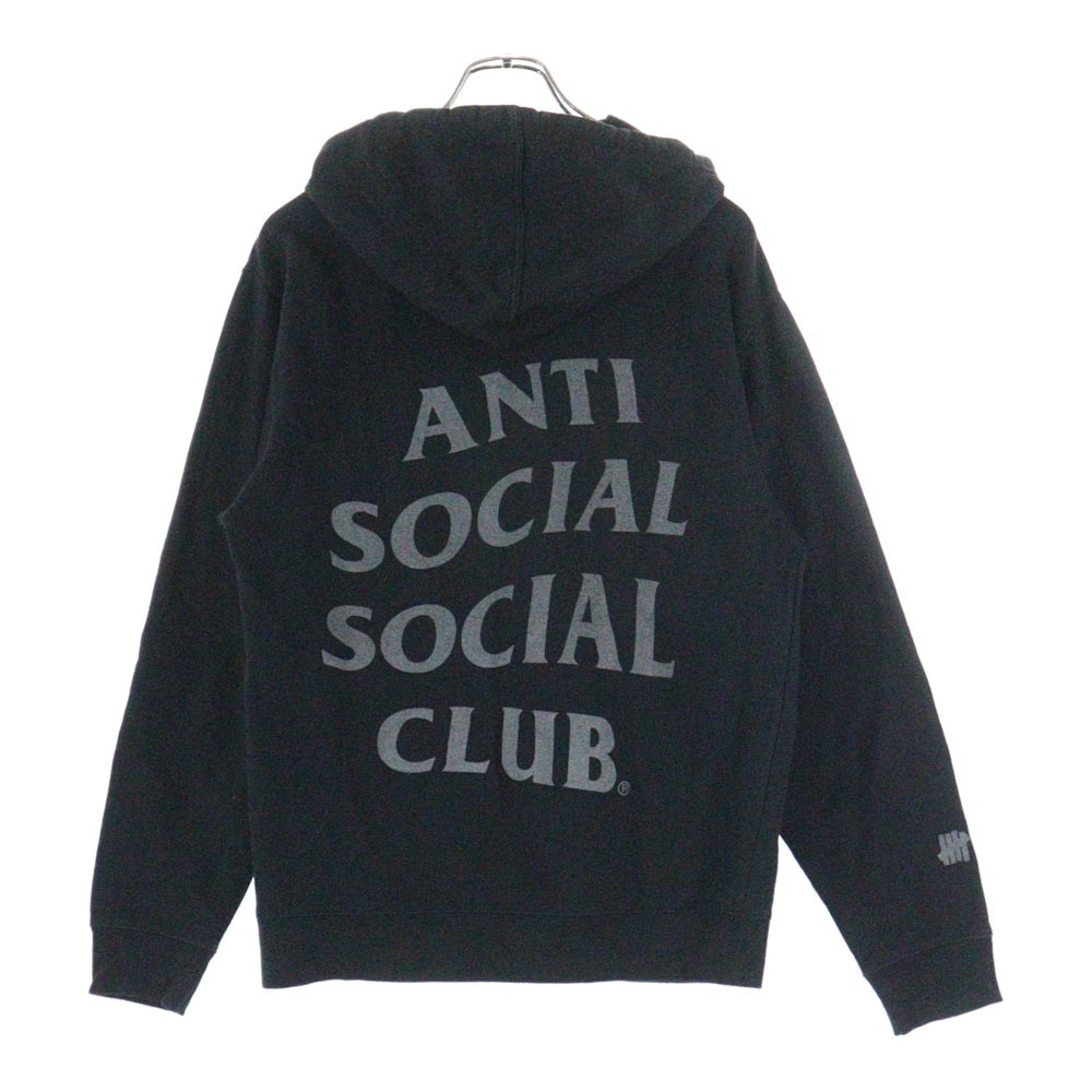 ANTI SOCIAL SOCIAL CLUB(アンチソーシャルソーシャルクラブ) ×UNDEFEATED アンディフィーテッド ロゴプリント スウェットプルオーバーパーカー ブラック