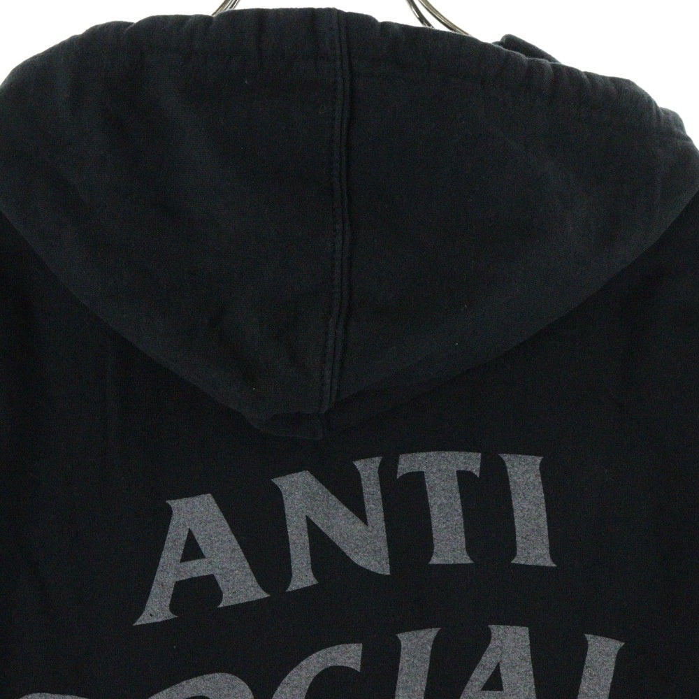 ANTI SOCIAL SOCIAL CLUB(アンチソーシャルソーシャルクラブ) ×UNDEFEATED アンディフィーテッド ロゴプリント スウェットプルオーバーパーカー ブラック