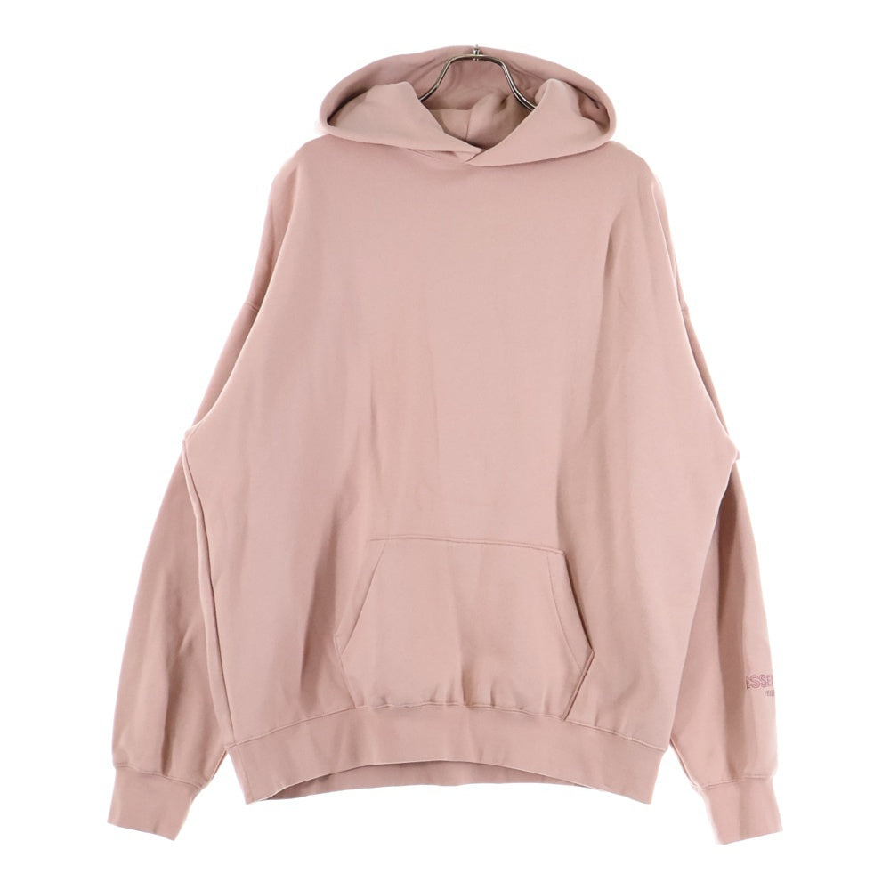 FEAR OF GOD ESSENTIALS(フィアオブゴッド エッセンシャルズ) バックロゴプリント スウェット プルオーバーパーカー ピンク