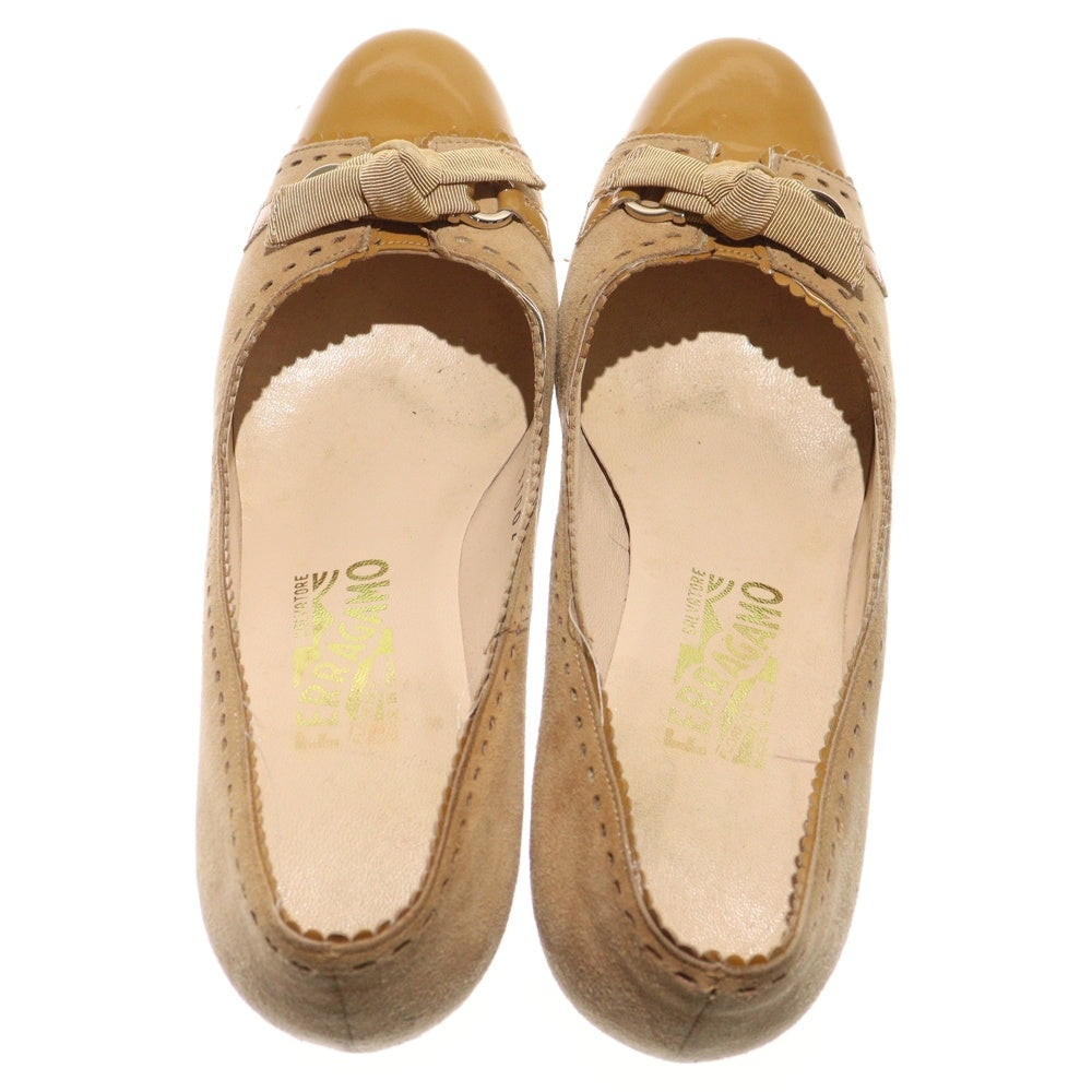 Salvatore Ferragamo(サルヴァトーレ フェラガモ) リボン装飾 パテントトゥ スエード ヒールパンプス ベージュ レディース